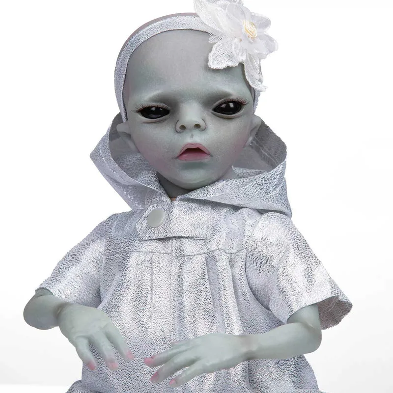 Bambina aliena rinata - Maya