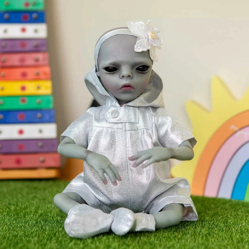 Bambina aliena rinata - Maya