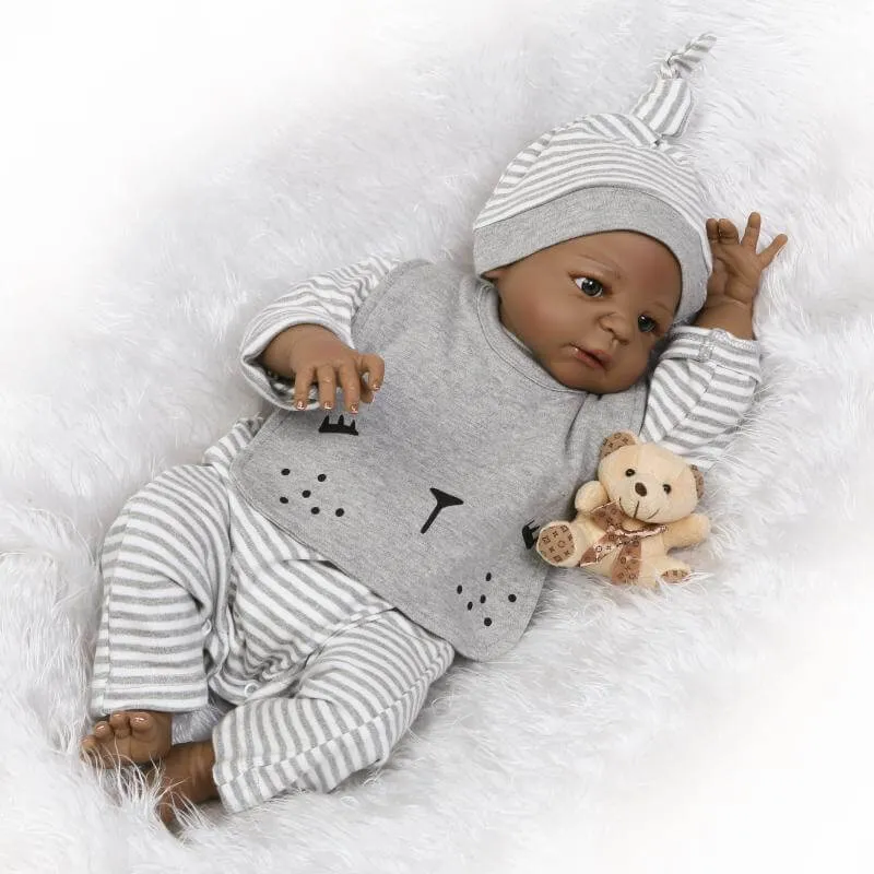 Bambino rinato di razza mista: Hendrick