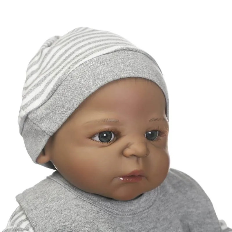 Bambino rinato di razza mista: Hendrick